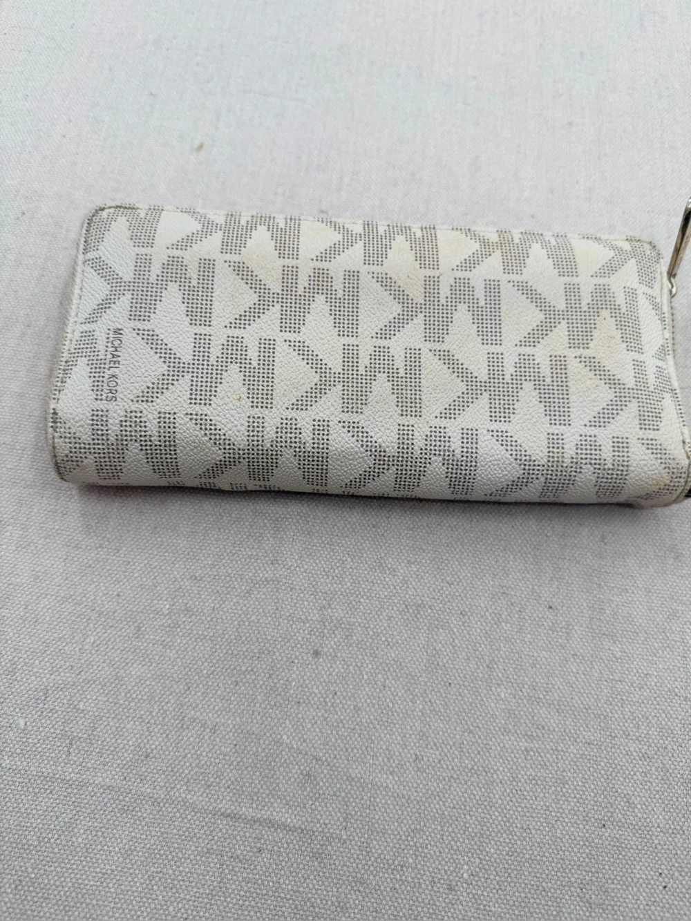 Michael Kors signature mk